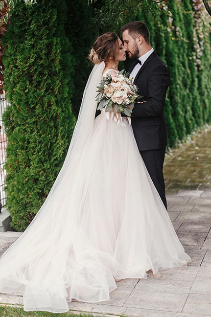 wedding-couple-vertical
